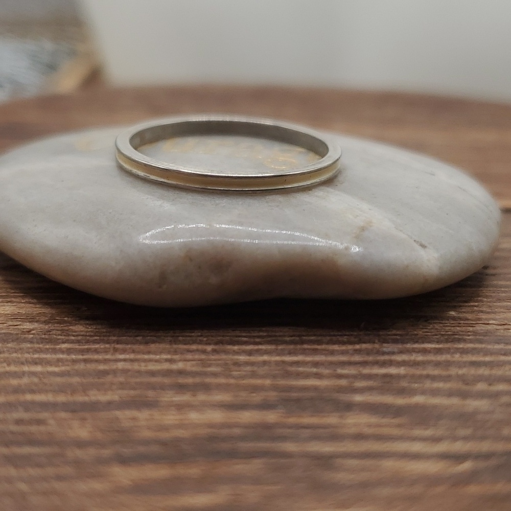 Yellow cream size 8 ring‎ R534 - Picture 2 of 2